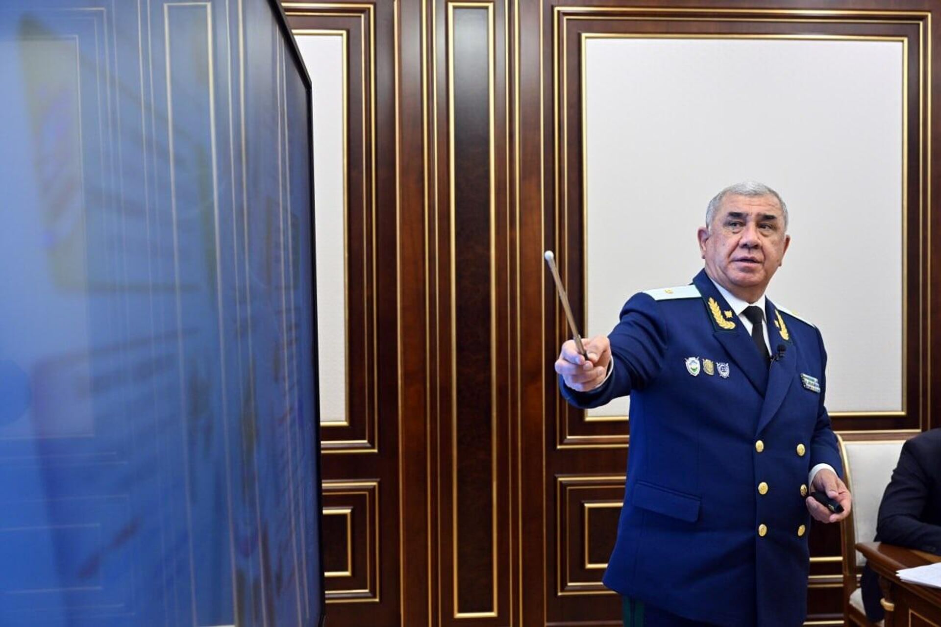 Президенту Узбекистана представили презентацию по мерам предотвращения преступлений в махаллях и обеспечению верховенства закона Президенту Узбекистана представили презентацию по мерам предотвращения преступлений в махаллях и обеспечению верховенства закона - Sputnik Узбекистан, 1920, 09.07.2025