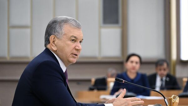 Президент Узбекистана провел видеоселекторное совещание по повышению безопасности, улучшению инфраструктуры дорожного движения и снижению заторов на дорогах - Sputnik Ўзбекистон