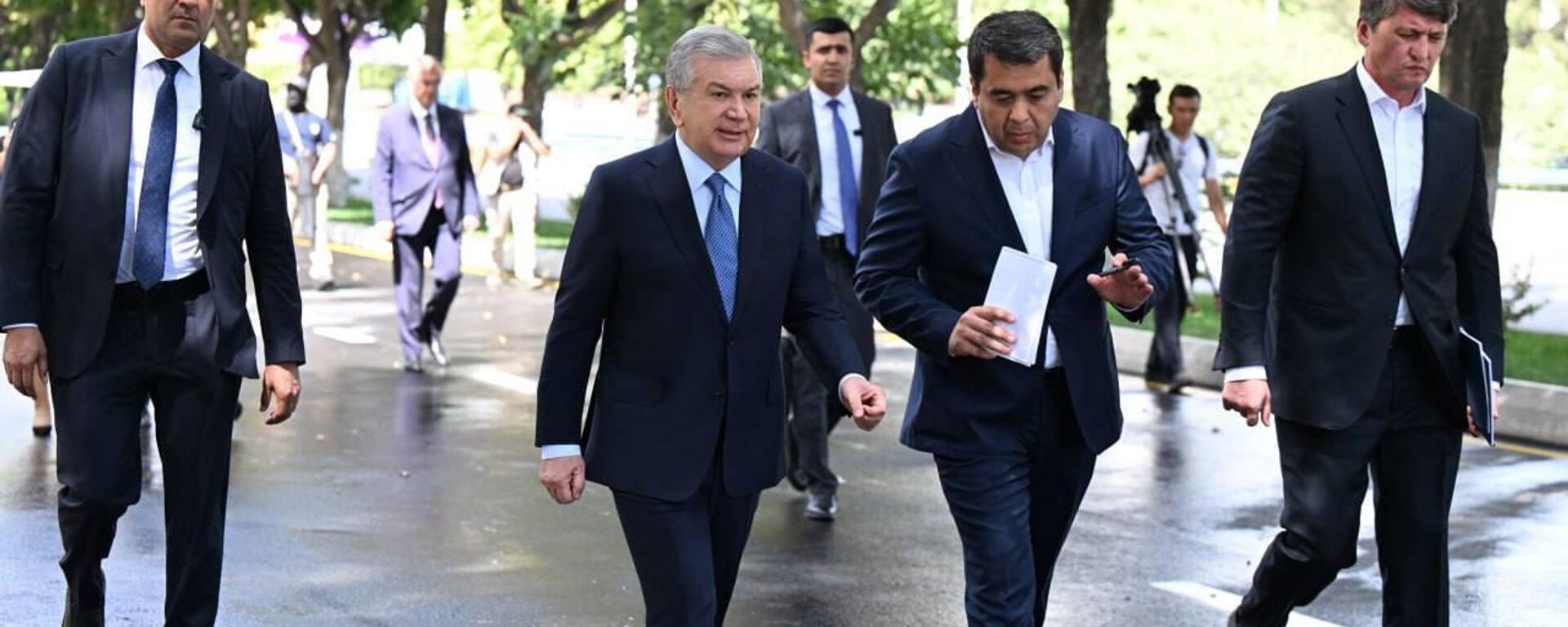 Президент Шавкат Мирзиёев знакомится с ходом созидательной работы, условиями жизни населения и деятельностью промышленных предприятий в городе Ташкенте. - Sputnik Ўзбекистон, 1920, 10.07.2025
