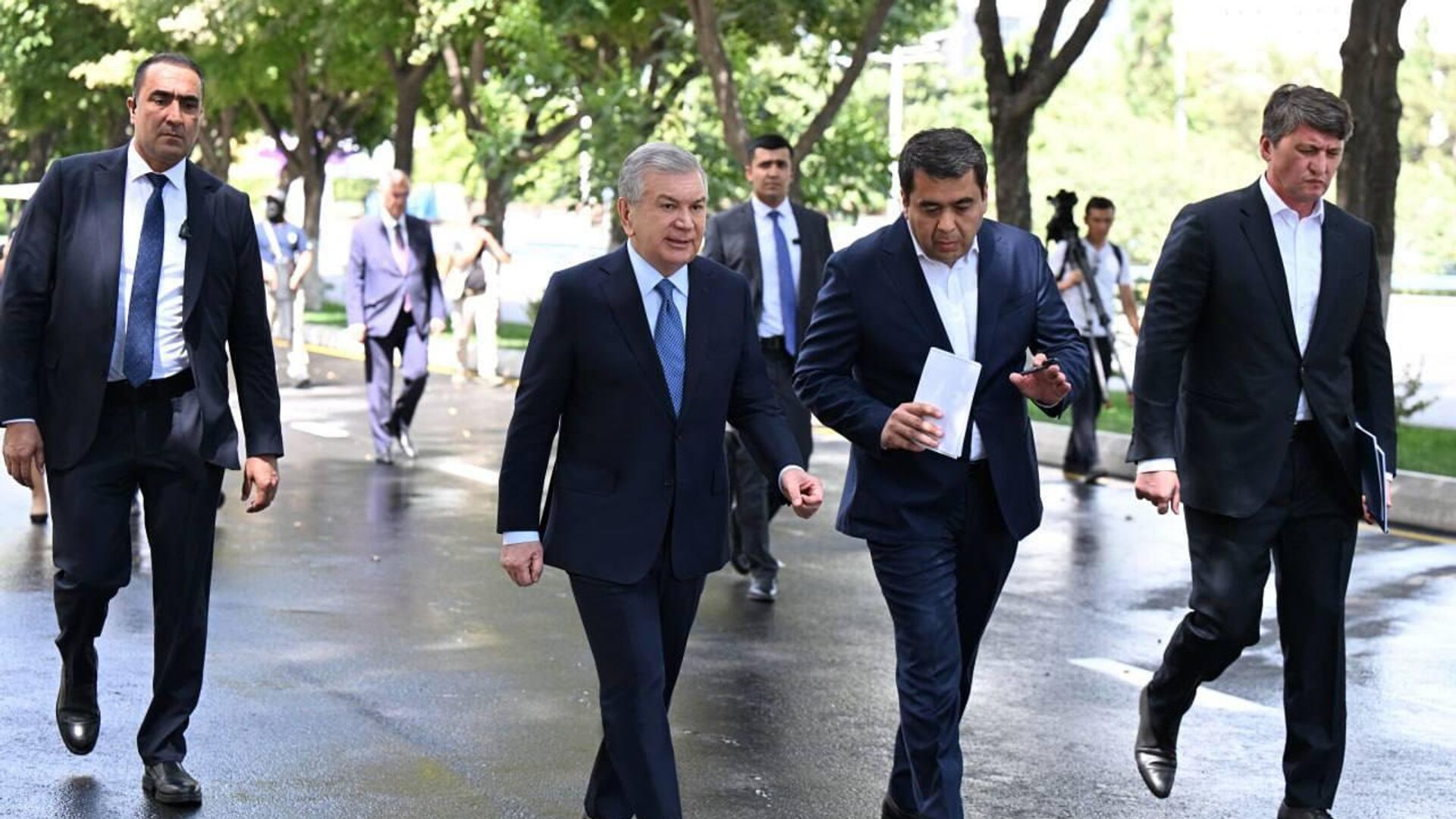 Президент Шавкат Мирзиёев знакомится с ходом созидательной работы, условиями жизни населения и деятельностью промышленных предприятий в городе Ташкенте. Президент Шавкат Мирзиёев знакомится с ходом созидательной работы, условиями жизни населения и деятельностью промышленных предприятий в городе Ташкенте. - Sputnik Ўзбекистон, 1920, 10.07.2025
