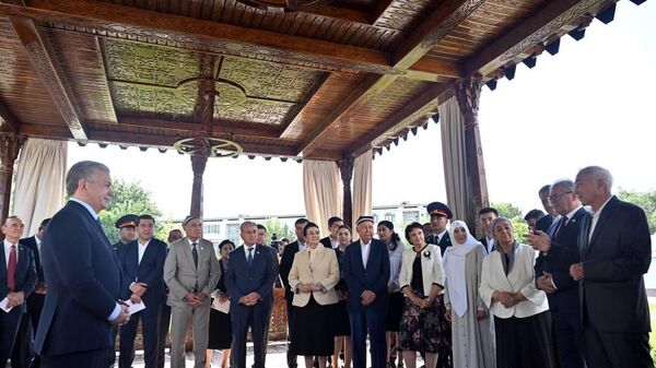 Шавкат Мирзиёев провел встречу с жителями махалли Янги Камолон Шайхантахурского района - Sputnik Узбекистан