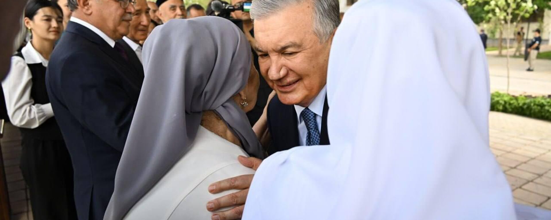 Президент Шавкат Мирзиёев ознакомился с жизнью махалли Янги Камолон - Sputnik Ўзбекистон, 1920, 11.07.2025