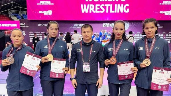 Женская сборная Узбекистана завершила ЧА по спортивной борьбе с 4 медалями - Sputnik Ўзбекистон