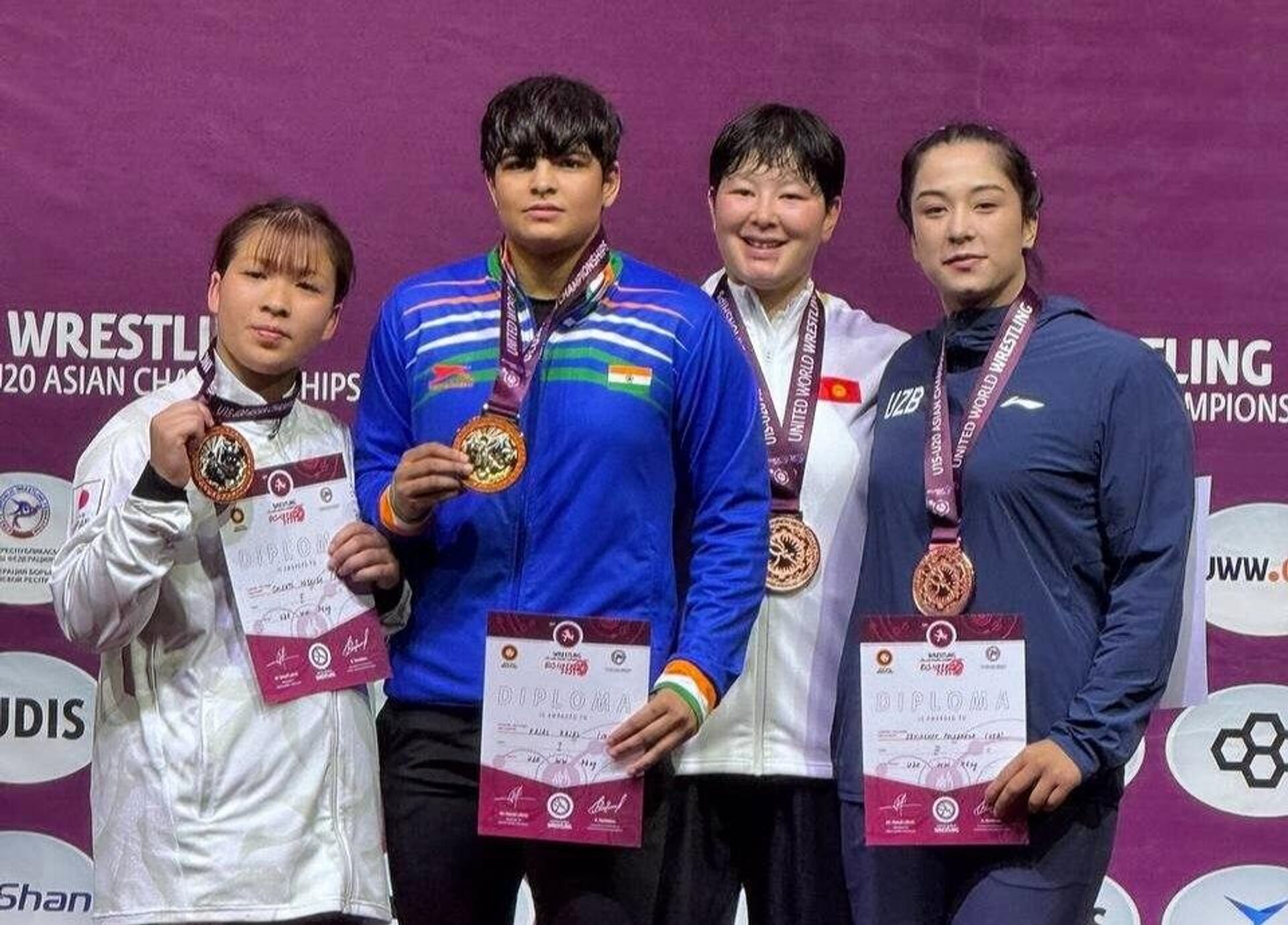 Женская сборная Узбекистана завершила ЧА по спортивной борьбе с 4 медалями - Sputnik Ўзбекистон, 1920, 12.07.2025