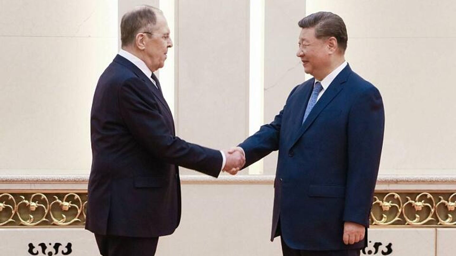 Министр иностранных дел России Сергей Лавров провел двустороннюю встречу с председателем КНР Си Цзиньпином в Тяньцзине Министр иностранных дел России Сергей Лавров провел двустороннюю встречу с председателем КНР Си Цзиньпином в Тяньцзине - Sputnik Ўзбекистон, 1920, 15.07.2025