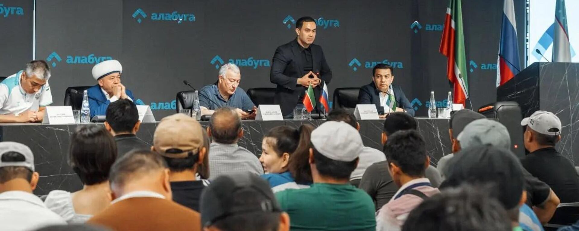 Delegatsiya vo glave s zamestitelem ministra inostrannix del Respubliki Uzbekistan Olimjonom Abdullayevim posetila osobuyu ekonomicheskuyu zonu Alabuga v Respublike Tatarstan. - Sputnik O‘zbekiston, 1920, 17.07.2025