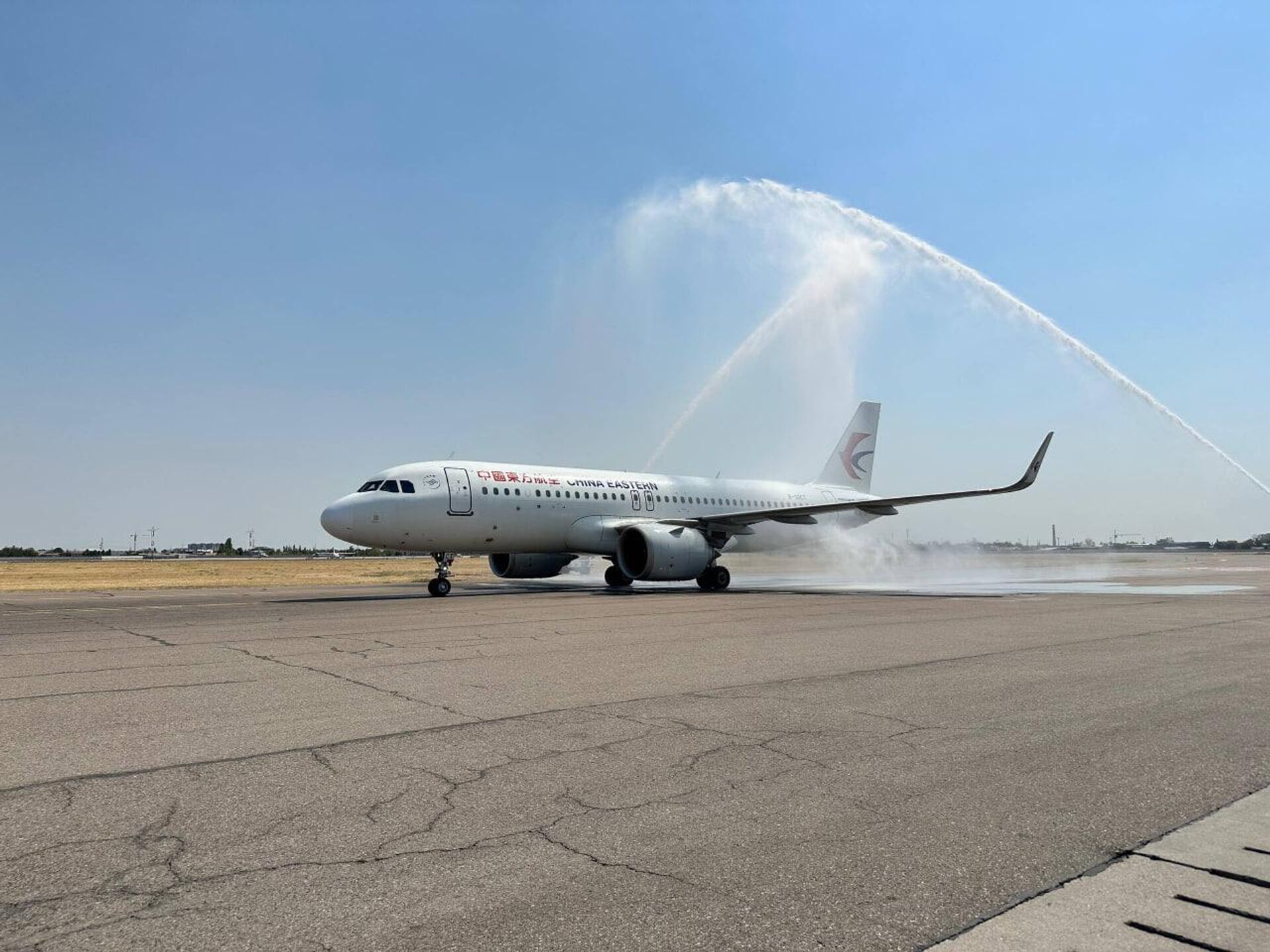 Авиакомпания China Eastern начала выполнять регулярные рейсы в Узбекистан Авиакомпания China Eastern начала выполнять регулярные рейсы в Узбекистан - Sputnik Узбекистан, 1920, 17.07.2025
