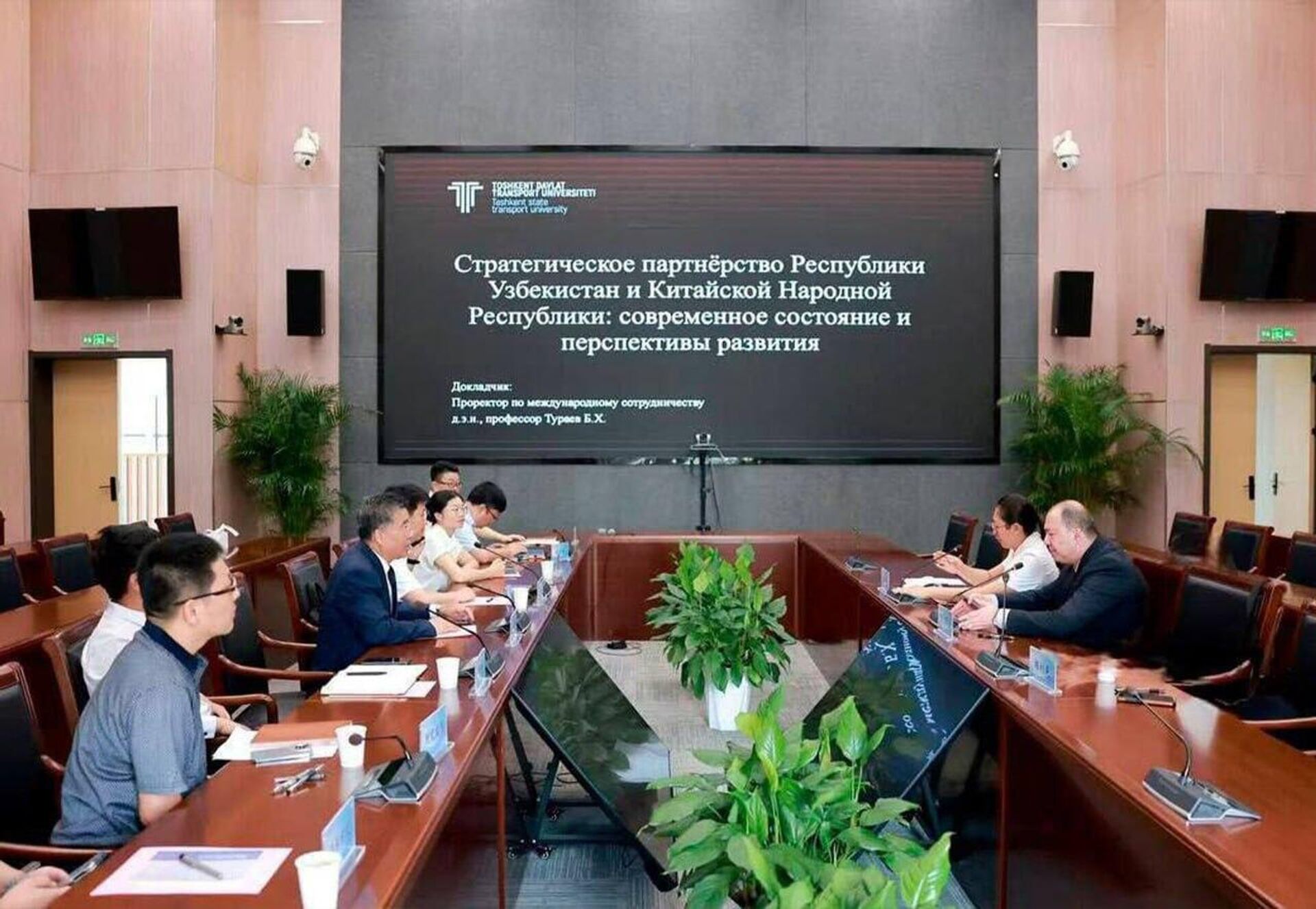Правительство китайской провинции Шэньси выделило 1,8 миллиона долларов США в виде образовательных грантов для узбекской молодежи.
Правительство китайской провинции Шэньси выделило 1,8 миллиона долларов США в виде образовательных грантов для узбекской молодежи.
- Sputnik Ўзбекистон, 1920, 18.07.2025