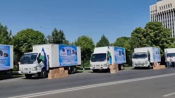 В Самарканд прибыл караван с компьютерной техникой для школ и детских садов - Sputnik Узбекистан