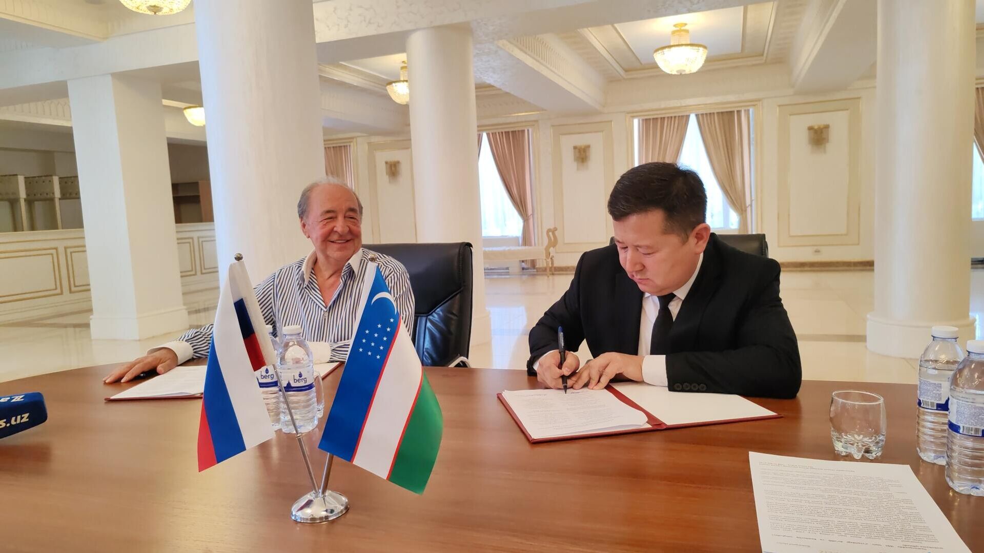 Приморский краевой академический драматический театр имени М. Горького находится с гастролями в Узбекистане. - Sputnik Узбекистан, 1920, 19.07.2025