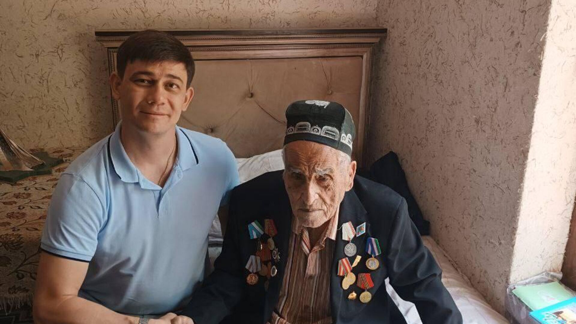 Посольство России вручило юбилейную медаль 80 лет Победы в Великой Отечественной войне 1941-1945 гг Посольство России вручило юбилейную медаль 80 лет Победы в Великой Отечественной войне 1941-1945 гг - Sputnik Узбекистан, 1920, 23.07.2025