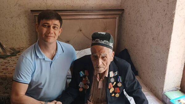 Посольство России вручило юбилейную медаль 80 лет Победы в Великой Отечественной войне 1941-1945 гг - Sputnik Узбекистан