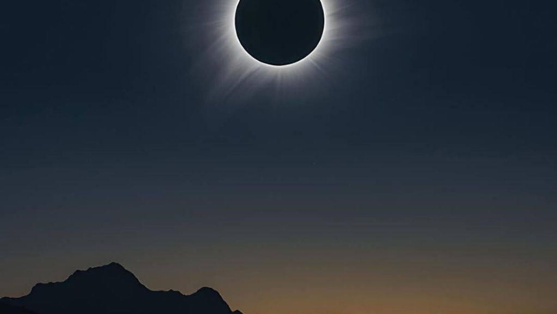 Такое бывает раз в 100 лет: Земля погрузится во тьму больше чем на 6 минут Такое бывает раз в 100 лет: Земля погрузится во тьму больше чем на 6 минут - Sputnik Узбекистан, 1920, 23.07.2025