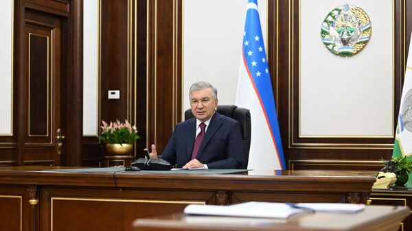 Шавкат Мирзиёев ознакомился с презентацией о новых подходах в системе обеспечения занятости населения и профессионального образования. - Sputnik Ўзбекистон