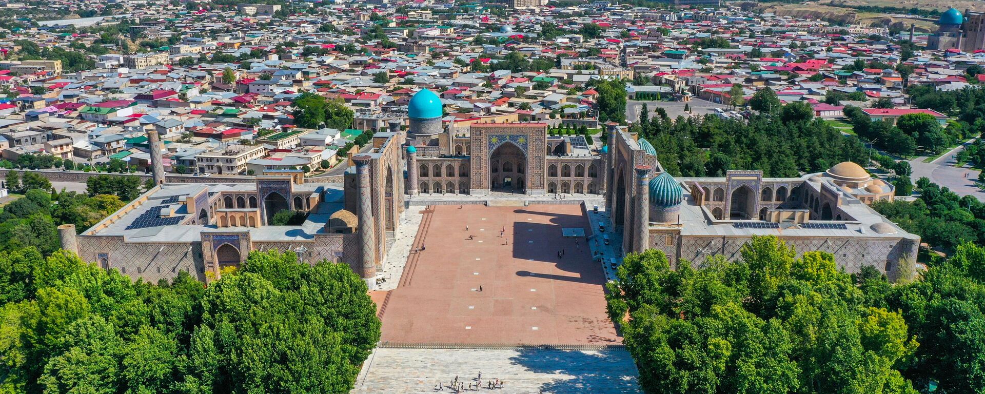 Вид с воздуха на площадь Регистан в Самарканде, Узбекистан - Sputnik Ўзбекистон, 1920, 31.07.2025