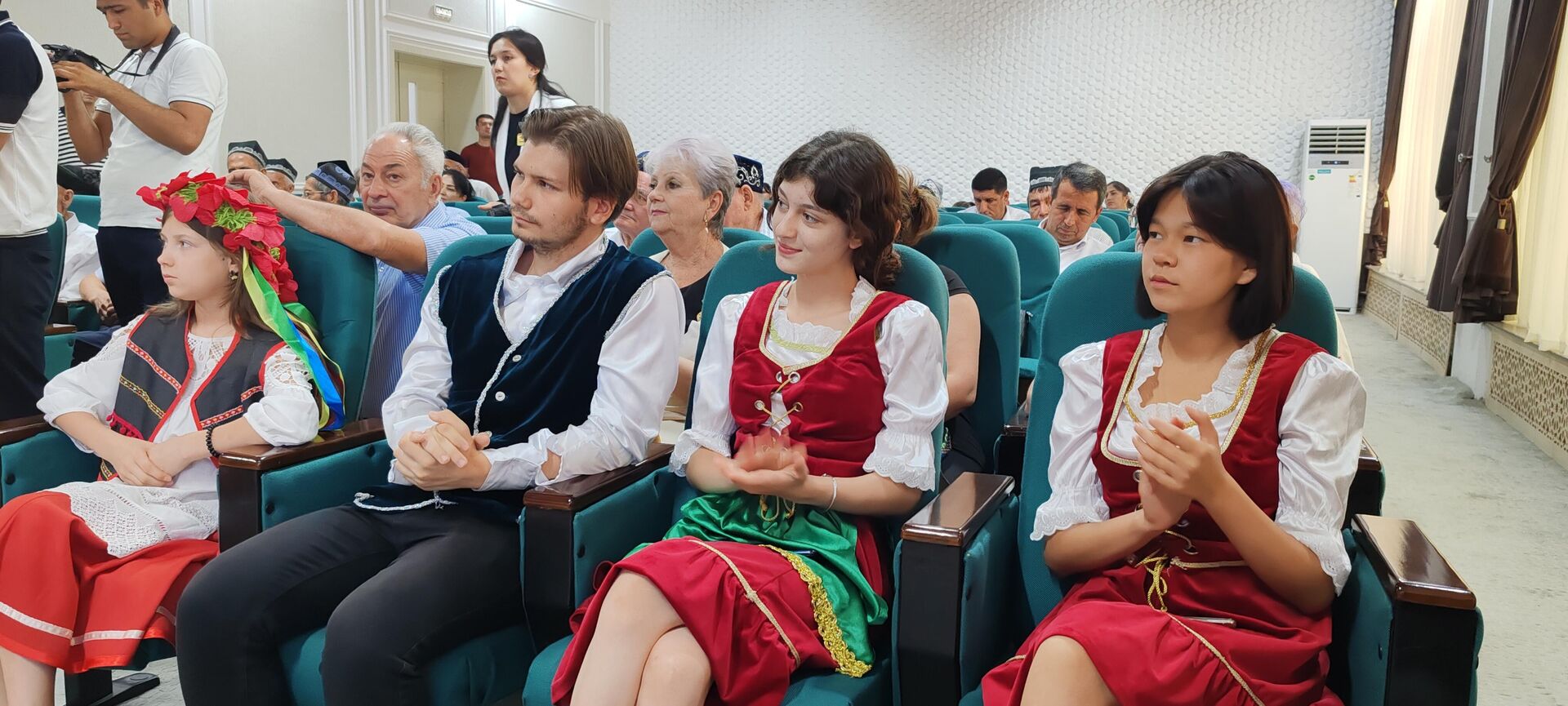 В Самарканде проходят встречи и вечера дружбы представителей различных диаспор - Sputnik Узбекистан, 1920, 29.07.2025