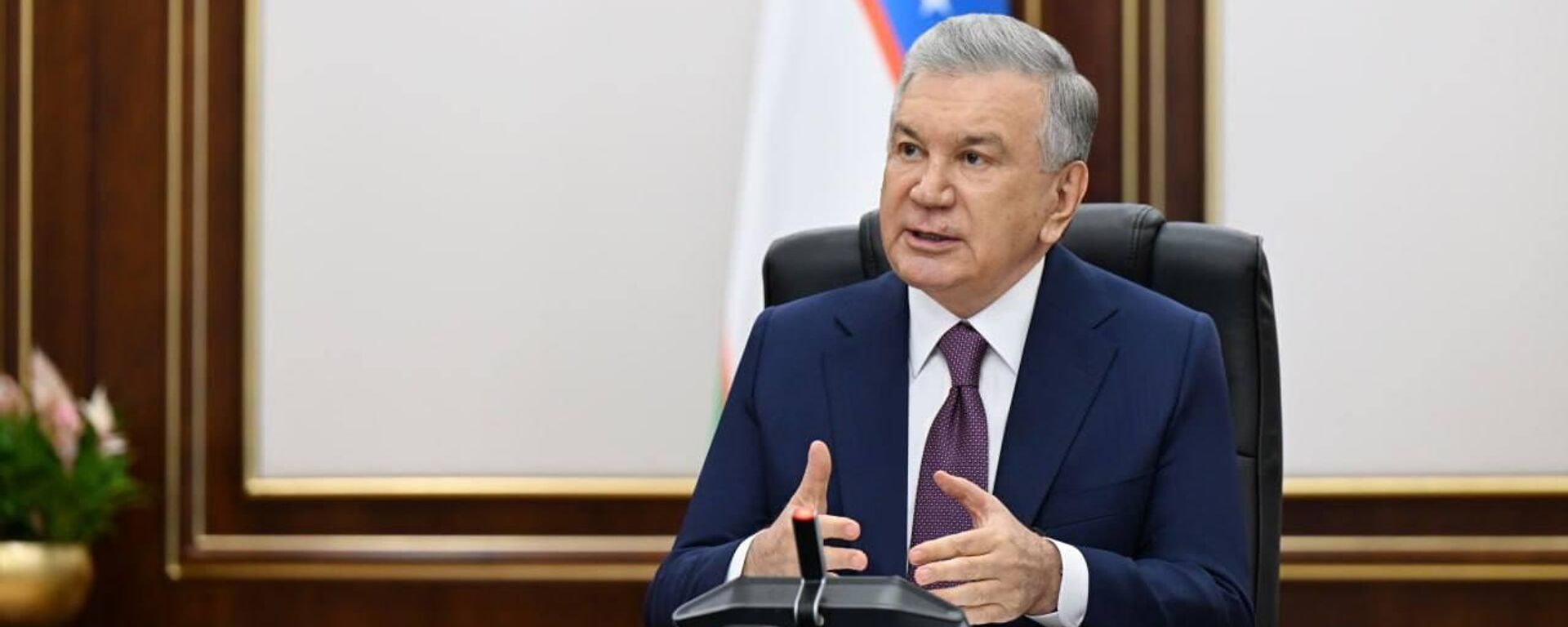 Президент Шавкат Мирзиёев ознакомился с презентацией о мерах по противодействию и предотвращению бытовой коррупции. - Sputnik Ўзбекистон, 1920, 30.07.2025