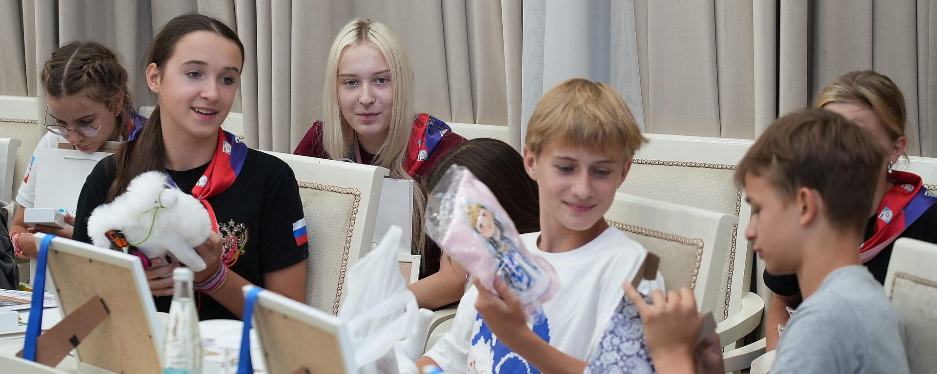 V letnem ozdorovitelnom lagere Anor zakrilas smena s uchastiyem gostey iz Rossii - Sputnik O‘zbekiston, 1920, 31.07.2025