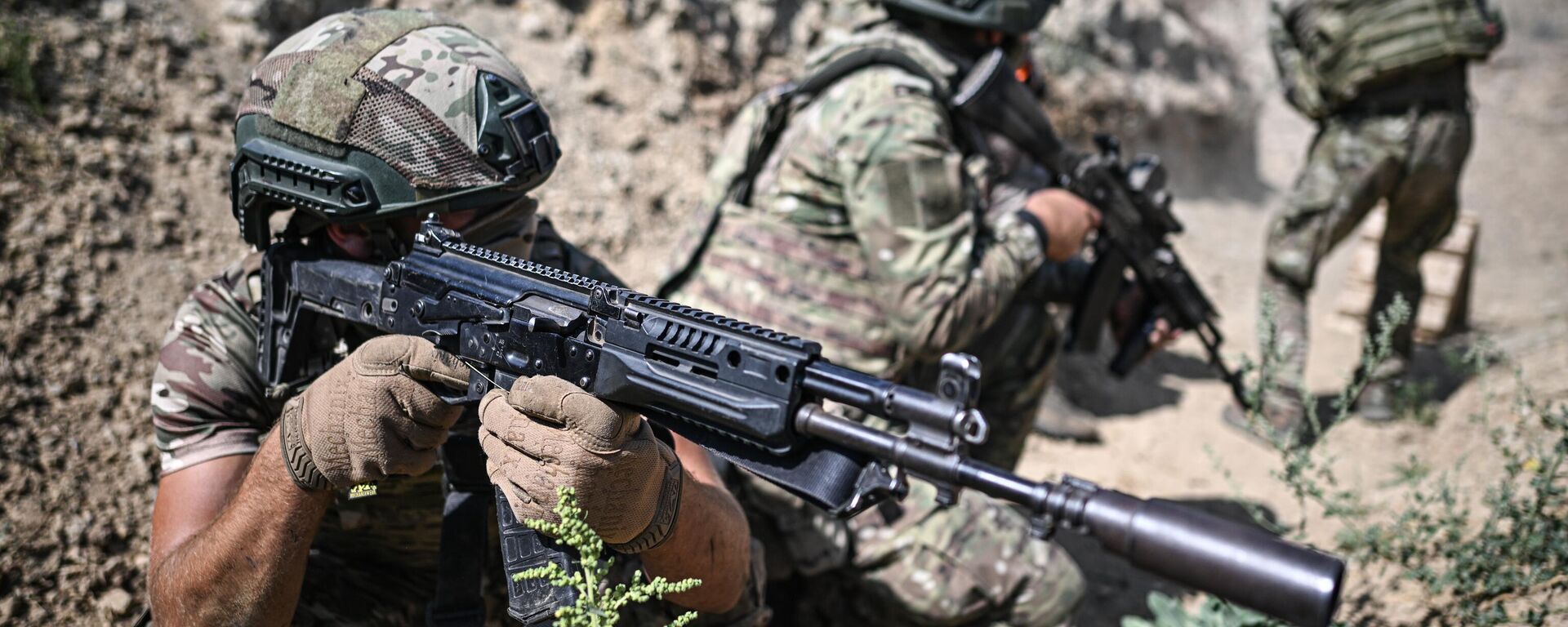 Военнослужащие Южной группировки во время отработки боевого слаживания Военнослужащие Южной группировки во время отработки боевого слаживания - Sputnik Ўзбекистон, 1920, 29.09.2025