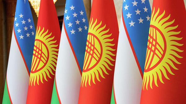 Флаги Узбекистана и  Кыргызстана - Sputnik Ўзбекистон