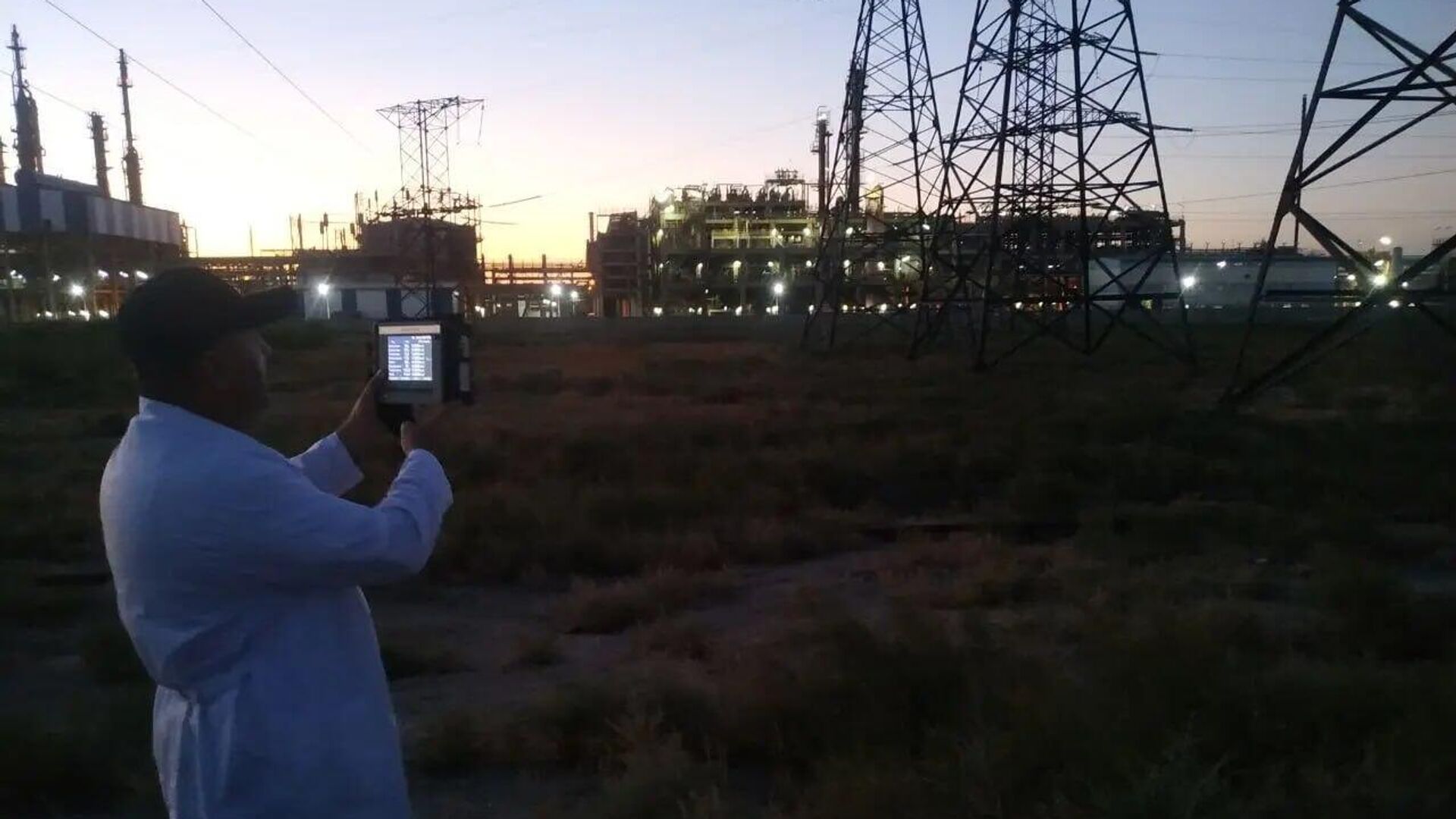 Минэкологии временно приостановило работу ряда предприятий в Навои из-за грубых нарушений экологических норм и законодательства Минэкологии временно приостановило работу ряда предприятий в Навои из-за грубых нарушений экологических норм и законодательства - Sputnik Узбекистан, 1920, 31.07.2025