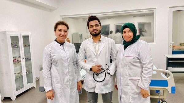 Студент Ташкентского государственного медуниверситета спас человеку жизнь на рейсе Ташкент–Дели - Sputnik Узбекистан