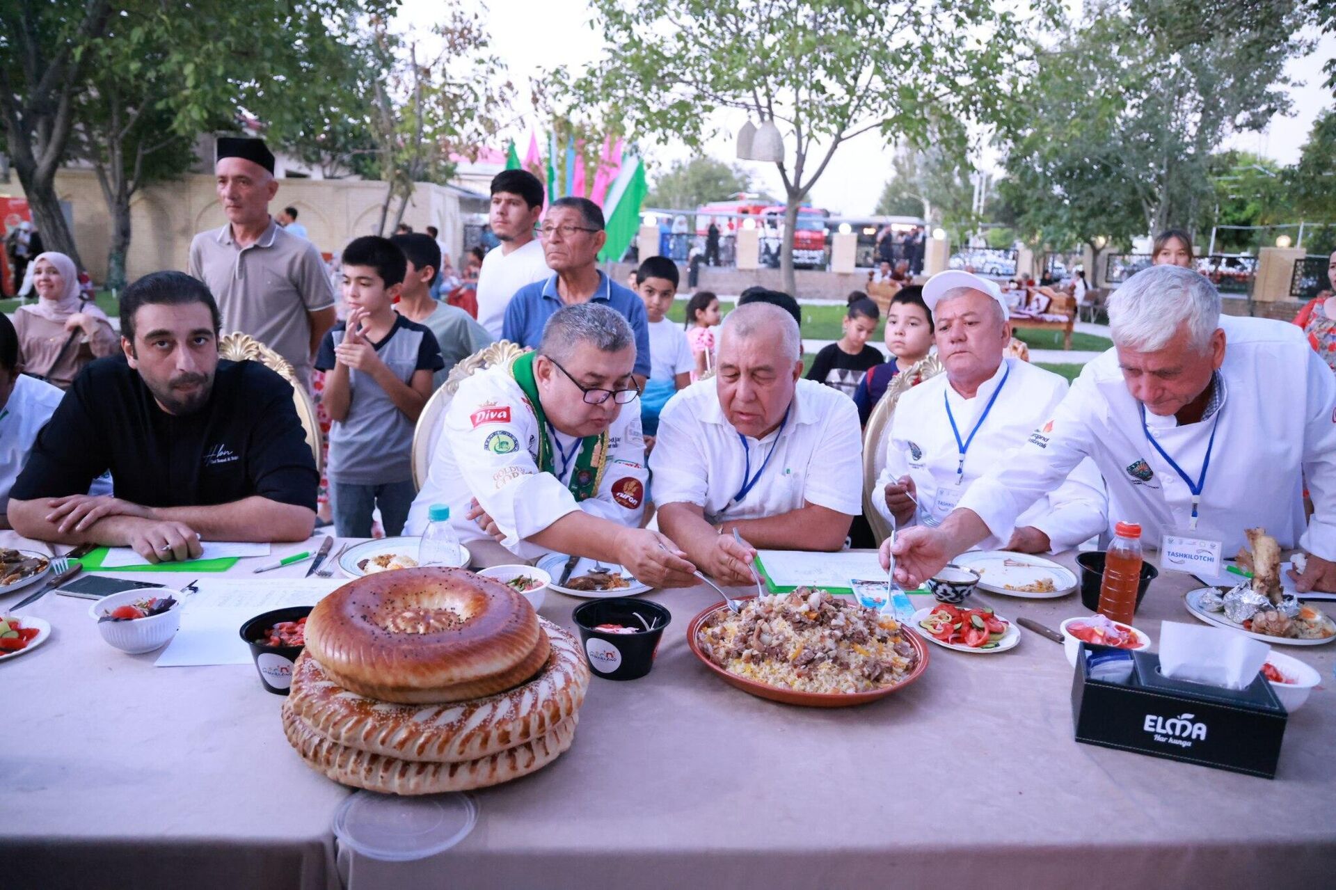 В Самарканде проходит Международный фестиваль плова. В Самарканде проходит Международный фестиваль плова. - Sputnik Ўзбекистон, 1920, 02.08.2025