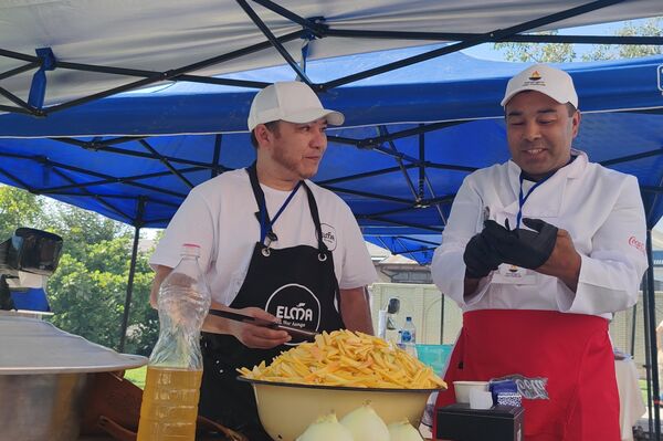 В Самарканде проходит Международный фестиваль плова.  - Sputnik Узбекистан