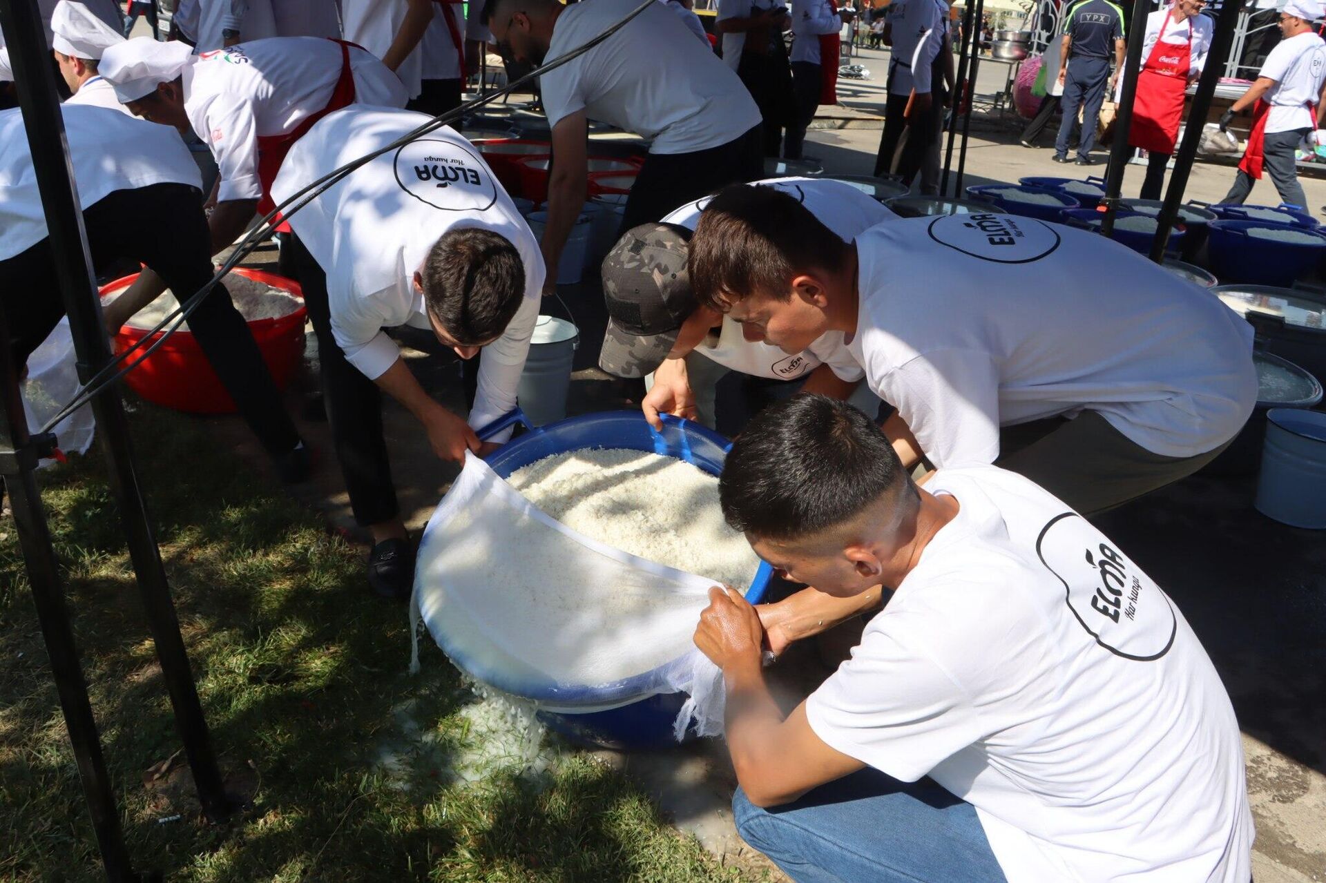 В Самарканде прошел первый фестиваль плова - Sputnik Узбекистан, 1920, 04.08.2025