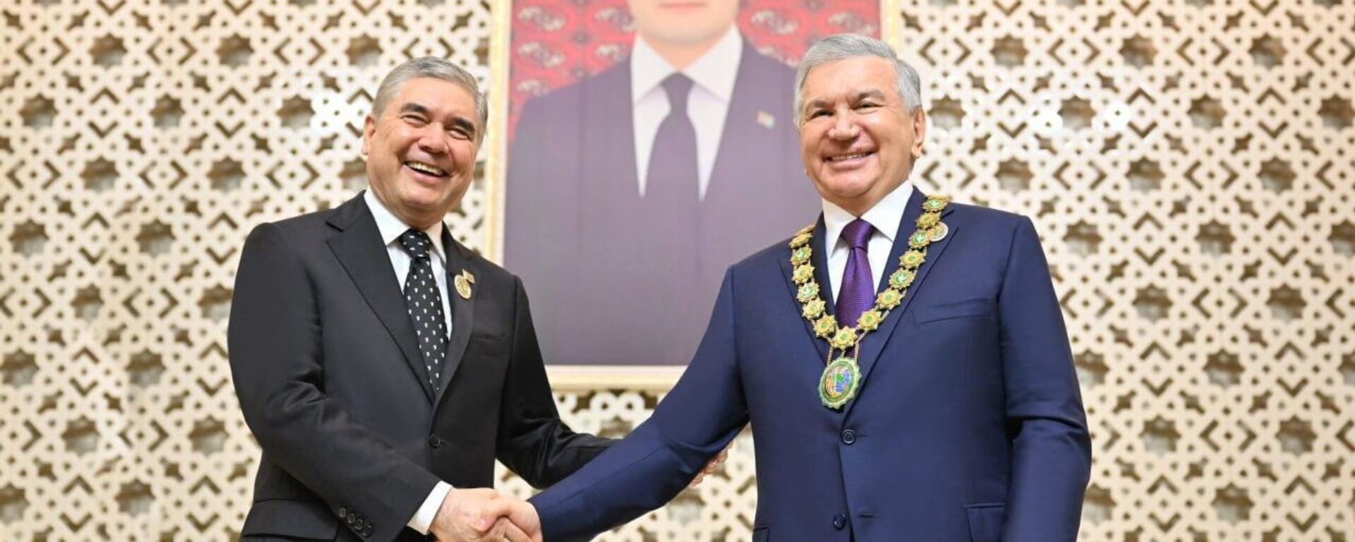 Состоялась торжественная церемония вручения президенту Узбекистана Шавкату Мирзиёеву Ордена Туркменистана За вклад в развитие сотрудничества. - Sputnik Ўзбекистон, 1920, 05.08.2025