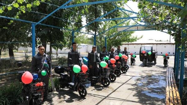 В Хавастском районе Сырдарьинской области сотрудники службы водоснабжения получили электроскутеры и планшеты - Sputnik Узбекистан