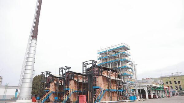 На Ферганском НПЗ запустили производство авиационного топлива Jet A-1 - Sputnik Узбекистан