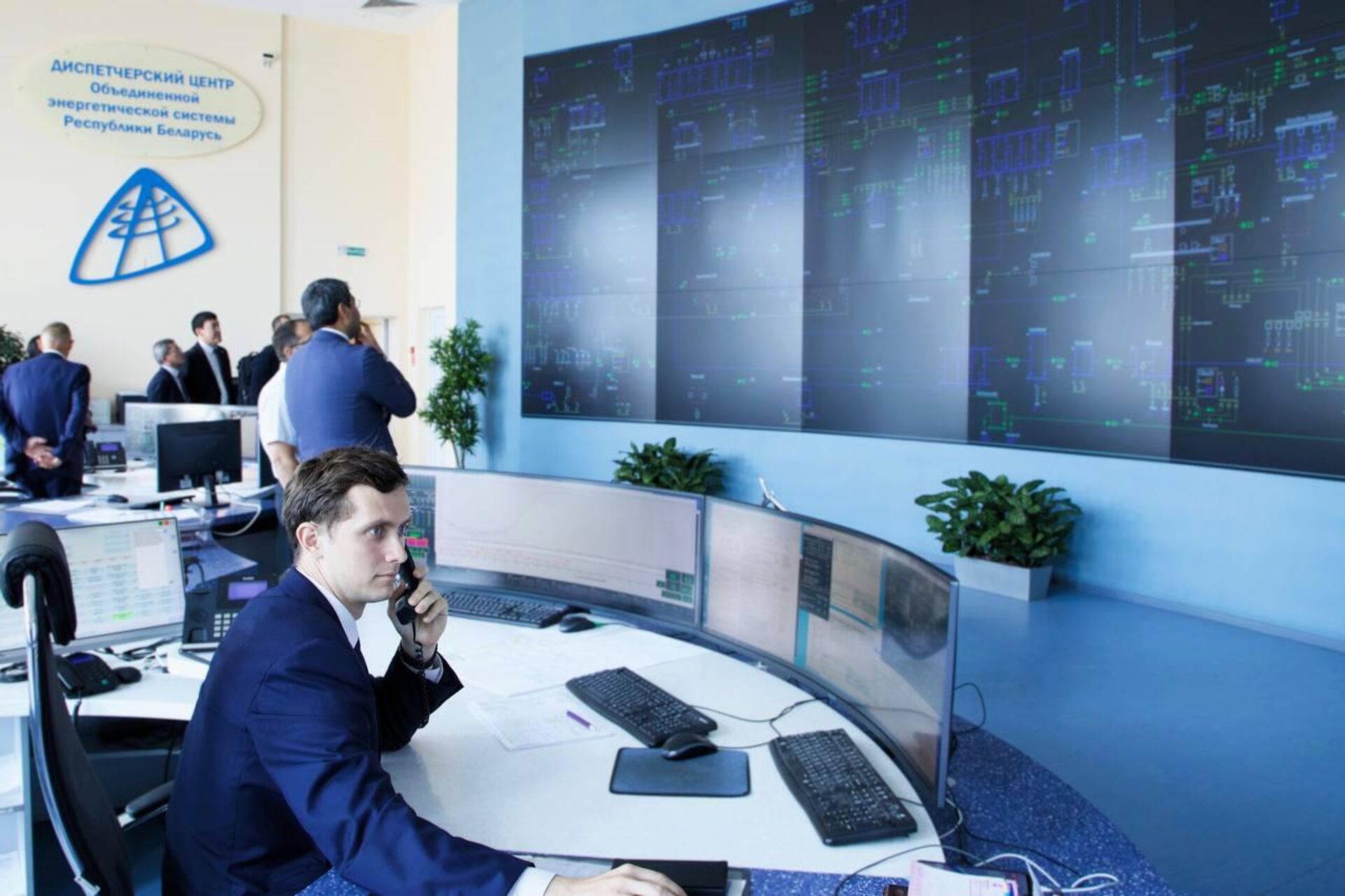Узатом изучает успешный опыт работы БелАЭС Узатом изучает успешный опыт работы БелАЭС - Sputnik Ўзбекистон, 1920, 06.08.2025