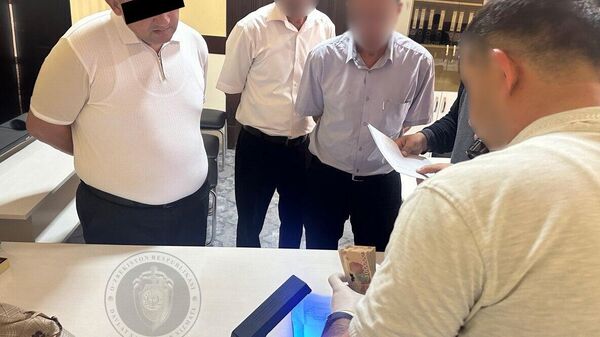 В Бухаре в медицинском учреждении главный бухгалтер и его заместитель пытались провернуть сделку с комплектами постельного белья - Sputnik Узбекистан