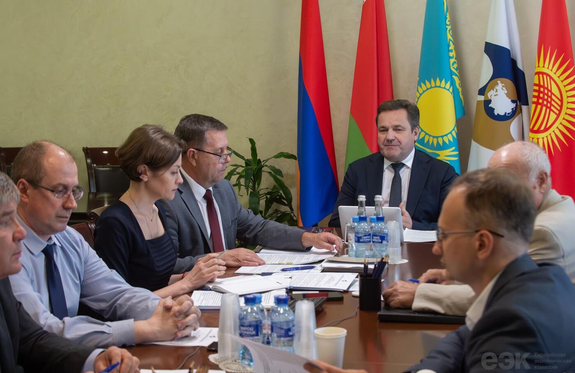 Валентин Татарицкий: Страны ЕАЭС демонстрируют надежное партнерство для защиты потребительских прав граждан в новых реалиях цифровой экономики
 - Sputnik Узбекистан, 1920, 07.08.2025