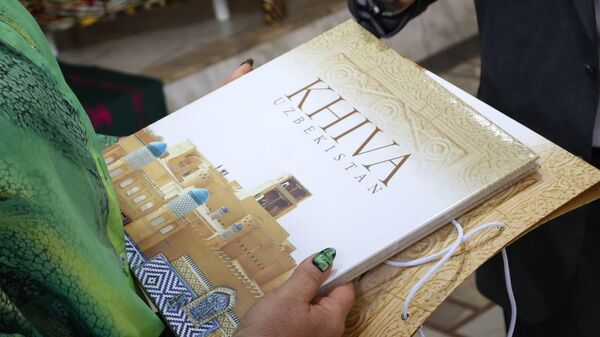 Книги на узбекском языке были переданы Социально-культурному центру народов Узбекистана и Дому Дустлик в Омске, Россия.
 - Sputnik Ўзбекистон