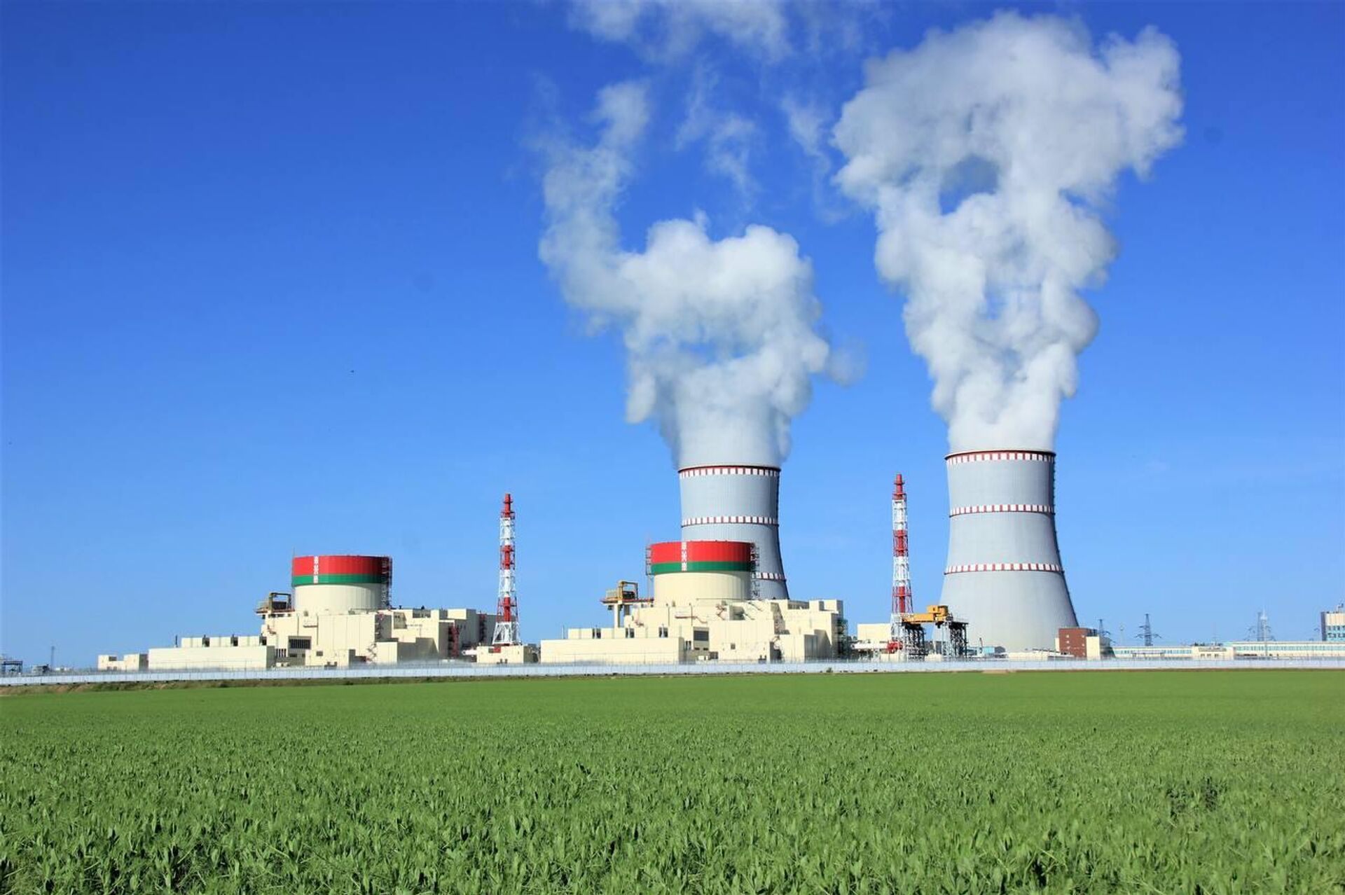 Делегация Узатома посетила Белорусскую АЭС
 - Sputnik Узбекистан, 1920, 08.08.2025