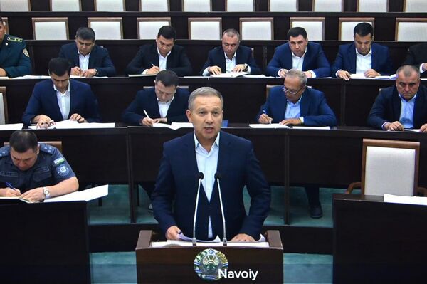 Президент Шавкат Мирзиёев провел совещание по обсуждению результативности реформ и новых планов в Навоийской области Президент Шавкат Мирзиёев провел совещание по обсуждению результативности реформ и новых планов в Навоийской области - Sputnik Ўзбекистон