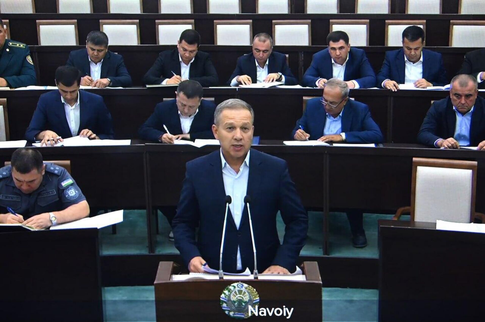 Шавкат Мирзиёев провел совещание по обсуждению результативности реформ и новых планов в Навоийской области - Sputnik Узбекистан, 1920, 08.08.2025