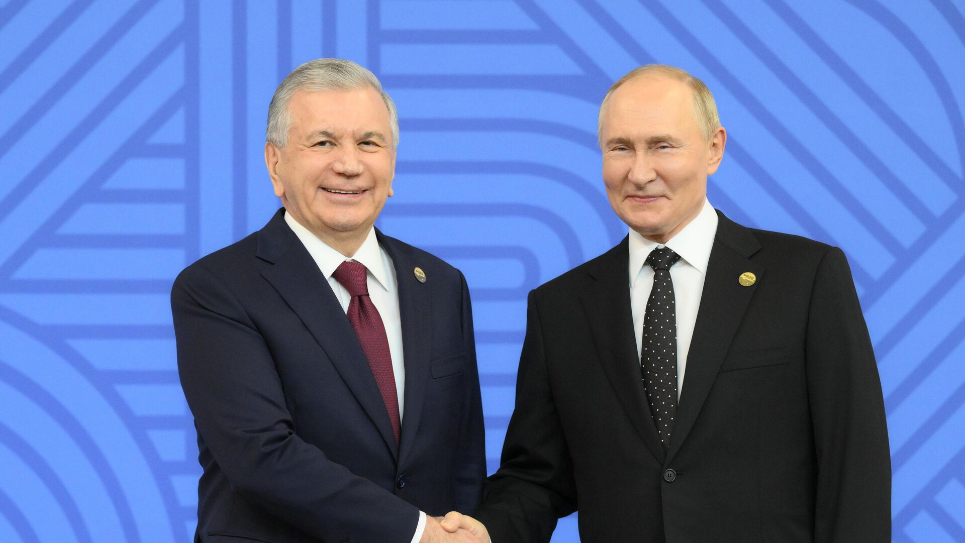 
Президент РФ Владимир Путин и президент Узбекистана Шавкат Мирзиеев - Sputnik Узбекистан, 1920, 12.11.2025