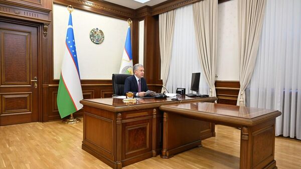 Шавкат Мирзиёев поручил ускорить внедрение связки отрасль – предприятие – вуз - Sputnik Узбекистан