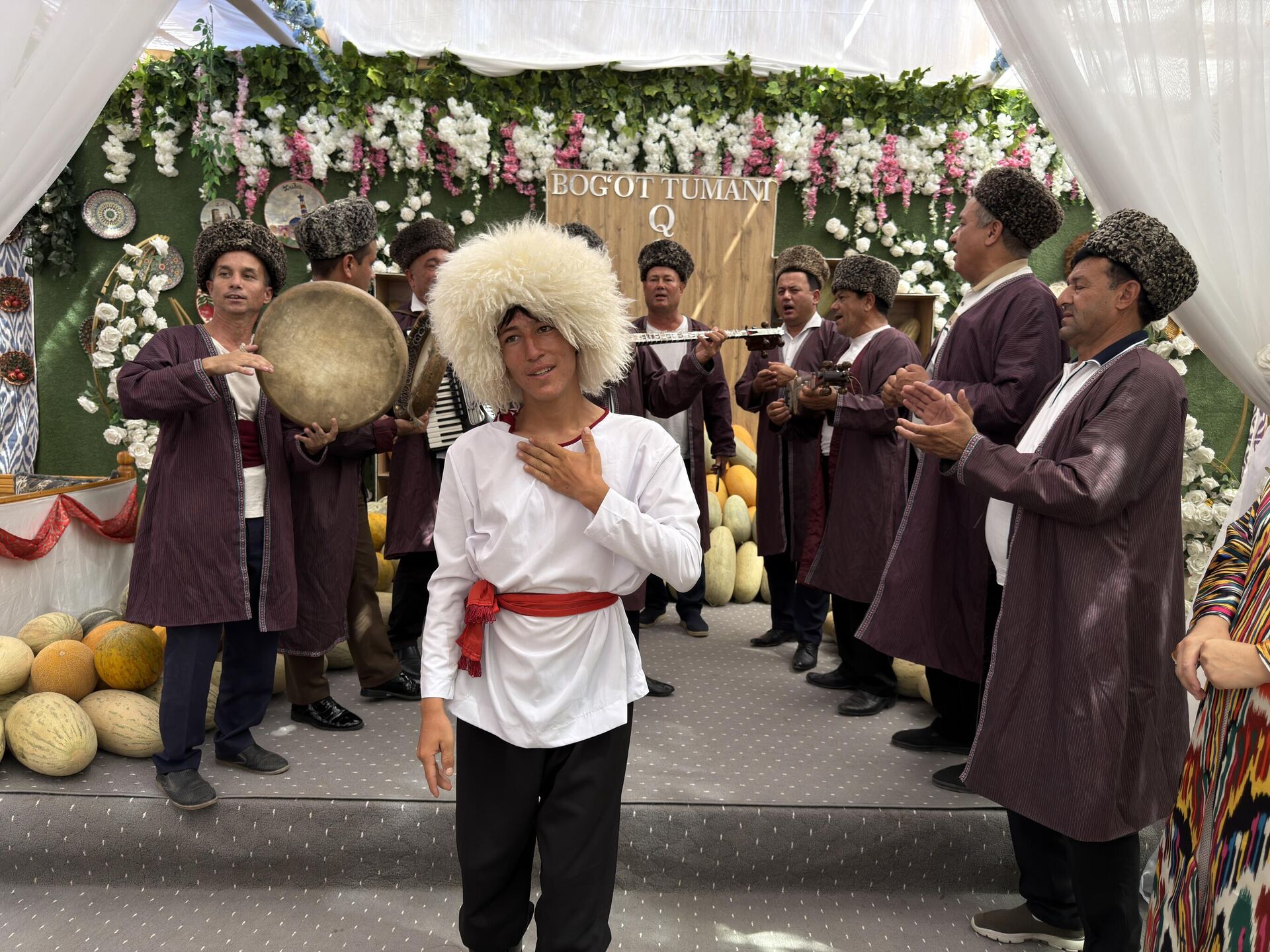 В Хиве проходит традиционный фестиваль дыни. В Хиве проходит традиционный фестиваль дыни. - Sputnik Узбекистан, 1920, 09.08.2025