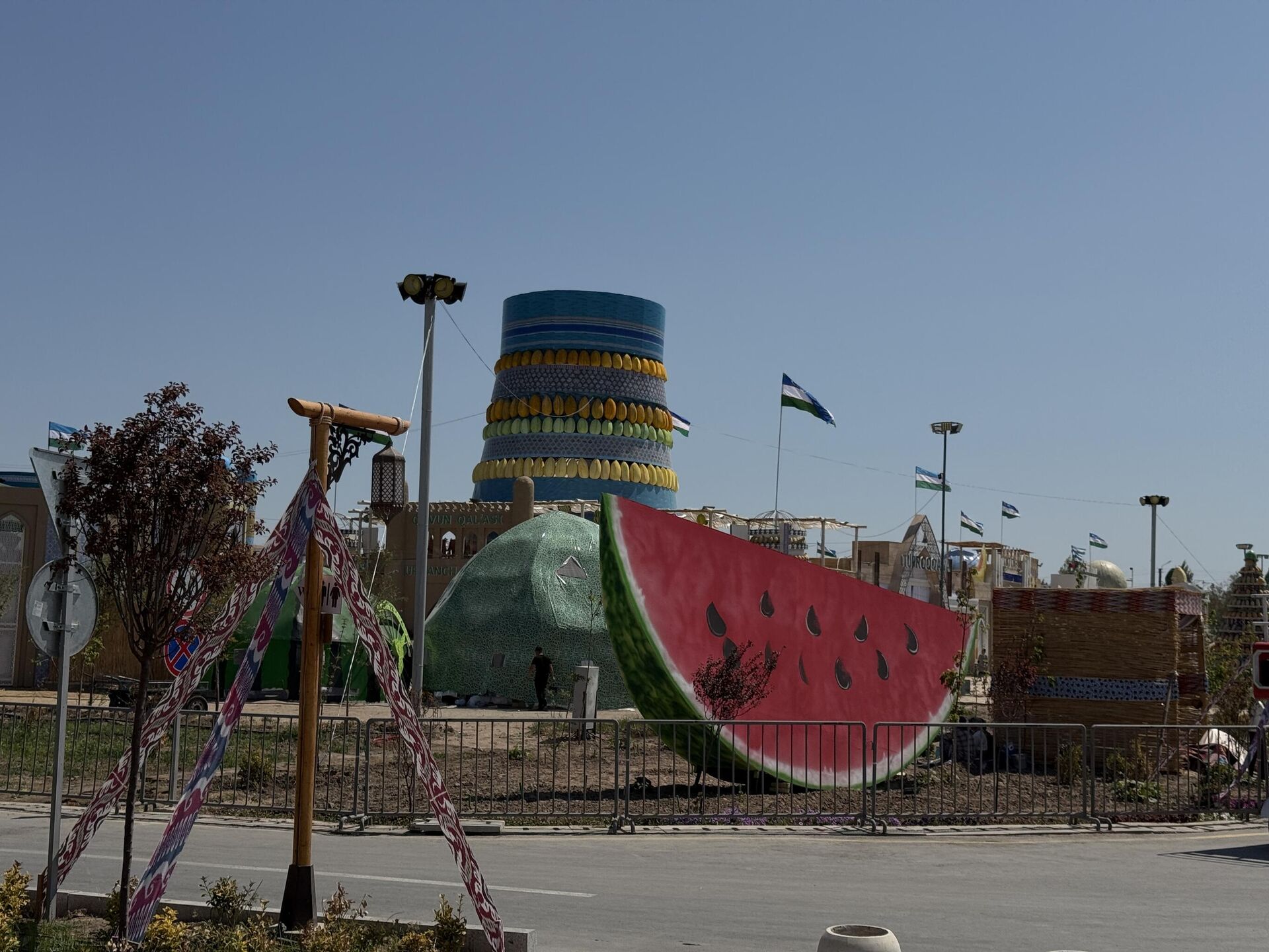 В Хиве проходит традиционный фестиваль дыни. В Хиве проходит традиционный фестиваль дыни. - Sputnik Узбекистан, 1920, 09.08.2025