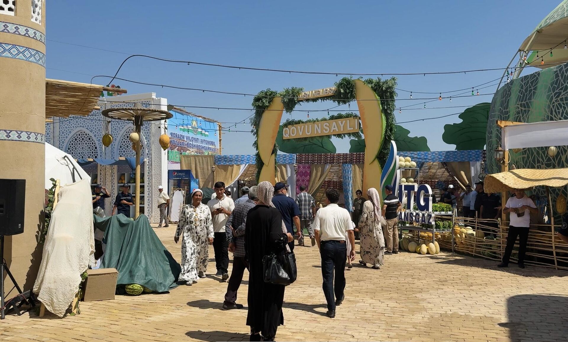 В Хиве проходит традиционный фестиваль дыни. В Хиве проходит традиционный фестиваль дыни. - Sputnik Узбекистан, 1920, 09.08.2025