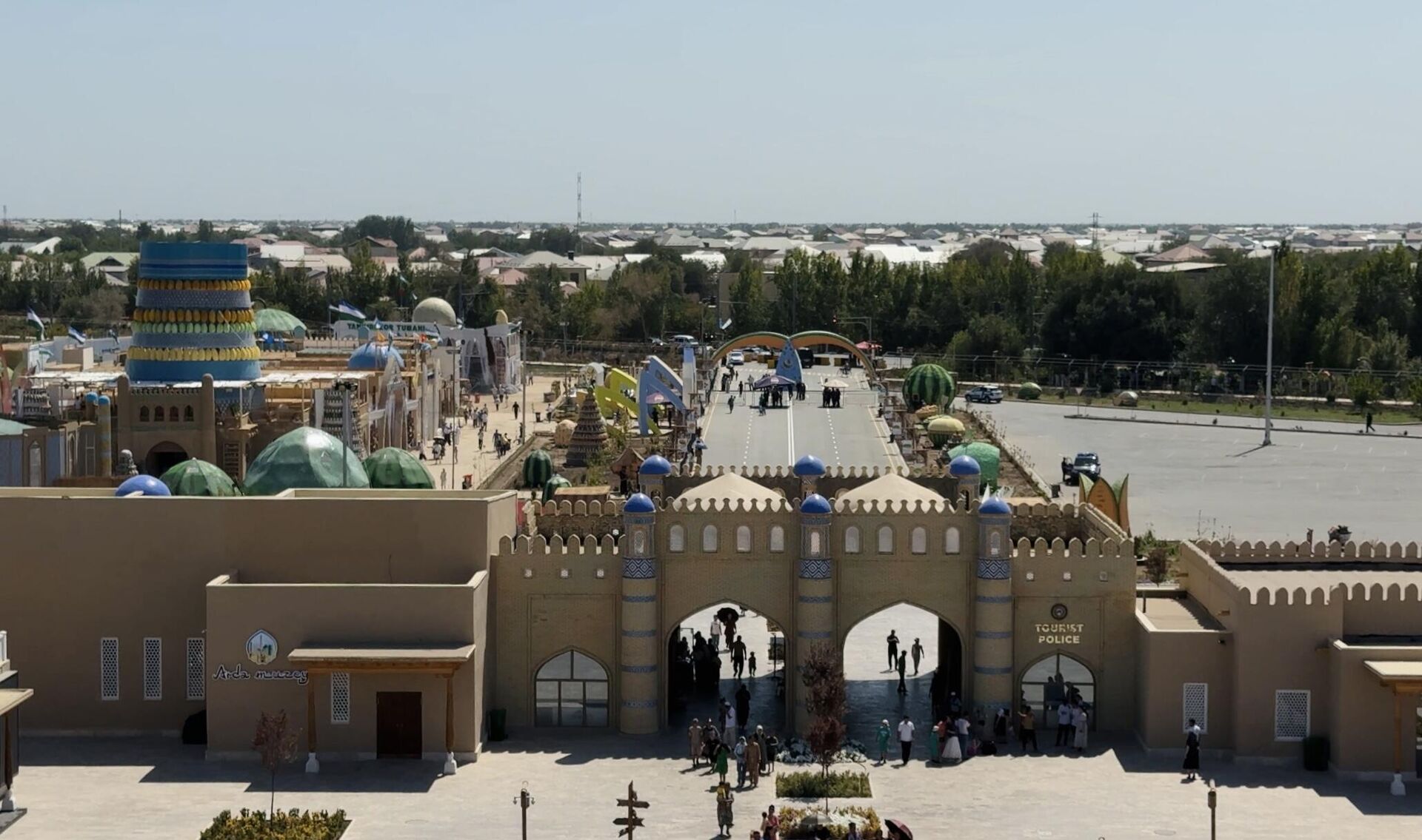 В Хиве проходит традиционный фестиваль дыни. В Хиве проходит традиционный фестиваль дыни. - Sputnik Узбекистан, 1920, 09.08.2025