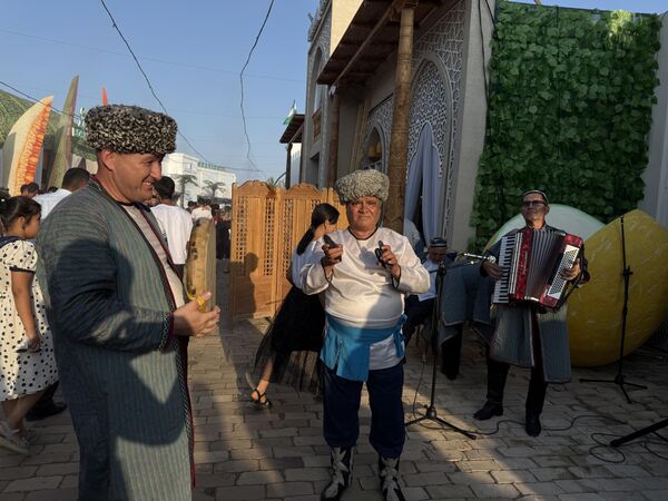 В Хиве проходит традиционный фестиваль дыни - Sputnik Узбекистан