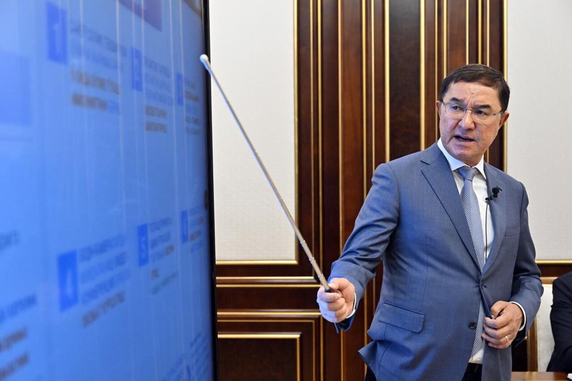 Президент Шавкат Мирзиёев ознакомился с презентацией по совершенствованию системы противодействия теневой экономике - Sputnik Узбекистан, 1920, 12.08.2025