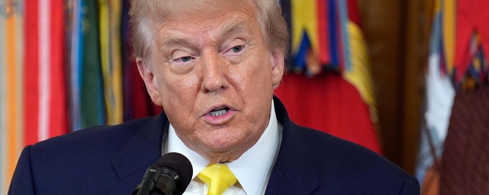 Президент США Дональд Трамп выступает в Восточной комнате Белого дома в Вашингтоне. - Sputnik Ўзбекистон, 1920, 23.03.2026