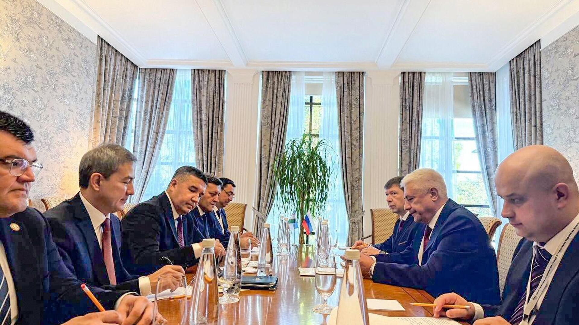 Владимир Колокольцев и Азиз Ташпулатов обсудили вопросы российско-узбекистанского сотрудничества в правоохранительной сфере Владимир Колокольцев и Азиз Ташпулатов обсудили вопросы российско-узбекистанского сотрудничества в правоохранительной сфере - Sputnik Узбекистан, 1920, 12.08.2025