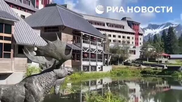 Корреспондент РИА Новости показал отель, где, как утверждают СМИ, может пройти встреча Путина и Трампа - Sputnik Узбекистан